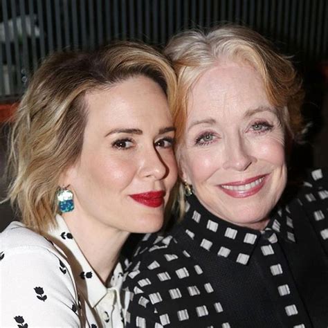 She is the recipient of several accolades, including a primetime emmy award and a golden globe award. "Estou com teias de aranha", diz Sarah Paulson sobre ter ...