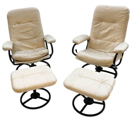 Minimalist furniture combines traits from scandinavian contemporary, modern, and arts and craft furniture, resulting in a simple utilitarian style with round shapes and smoothe edges. Beautiful Pair Mid-Century Modern Ekornes Stressless ...