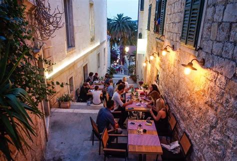 Looking for the best restaurants in Hvar? Look no further