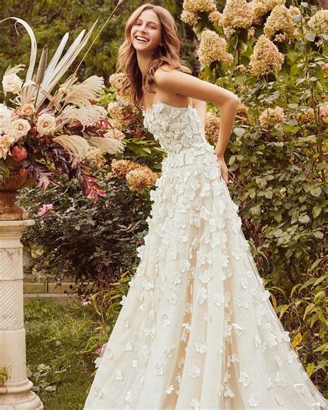 25 Gorgeous 3d Floral Applique Wedding Dresses Perfect For Spring
