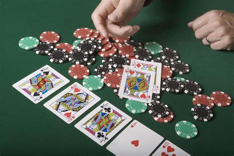 At some ultimate texas hold'em tables you can find an optional progressive jackpot bet you can make. How To Play Texas Holdem Poker