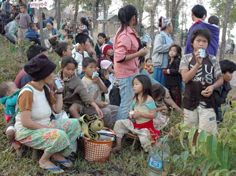BBC Vietnamese Trang ảnh Hình ảnh người H mong bị trục xuất