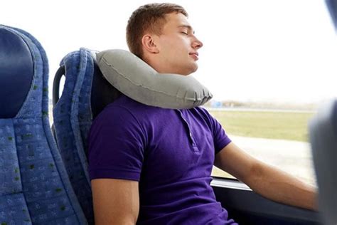 Kami grosir bantal guling silikon. Waduh! Ternyata Cara Pakai Bantal Leher Selama Ini Salah ...