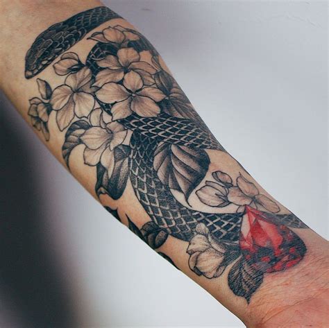 14 Astonishing Snake Upper Arm Tattoo Ideas