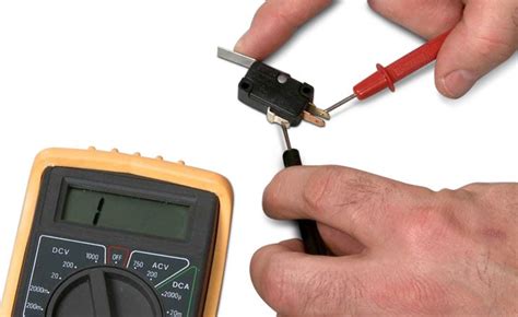 This diagram shows how another type of relay, the single pin/single throw (spst) operates. Digital Multimeter Basics