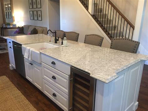 What Color Kitchen Tiles With Berwyn Quartz And White Cabinets