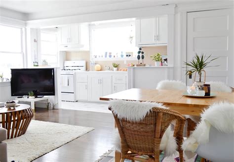Living room and a separate bedroom, but visually each other. 20+ Best Small Kitchen And Living Room Interior Combo ...