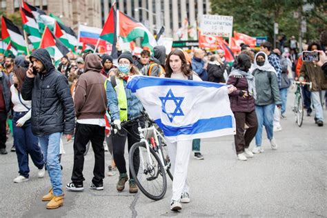 Toronto Police Step Up Patrols In Response To Israel Hamas War No Rallies Were Expected Tuesday