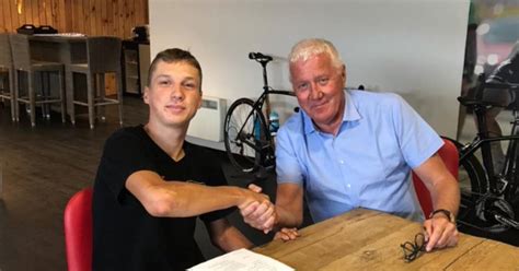 Ik laat alles op me afkomen, zweven is niet aan de orde, zegt vansevenant aan sporza. Deceuninck-Quick.Step trekt met Mauri Vansevenant opnieuw ...