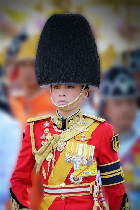 วันที่ 1 พฤษภาคม สมเด็จพระเจ้าอยู่หัว เสด็จ. รัชกาลที่ 10 พระราชทาน พระฉายาลักษณ์ สมเด็จพระราชินี