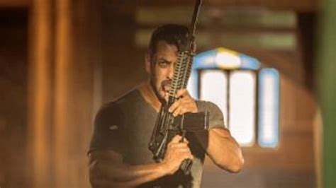 Salman Khan To Leave Fans In Awe Of His Six Pack Abs In A Shirtless Action Scene In Tiger Zinda