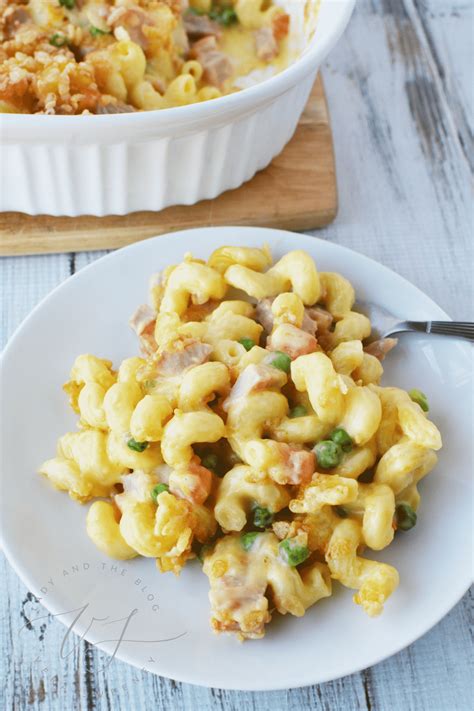 So i went into this with a blank piece of paper and a very vague idea. Ham And Pea Pasta Recipe - Easy Ham And Pasta Casserole For The Family - Lady and the Blog