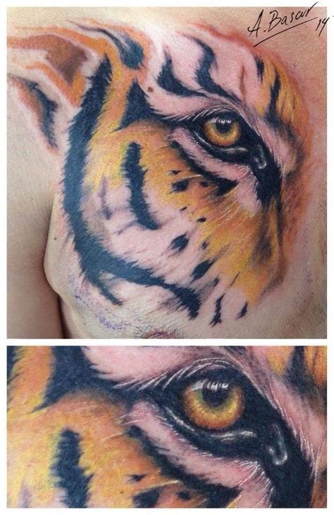 Realistic Style Tiger Eye Tattoo On The Chest Olhos De Tigre Olhos