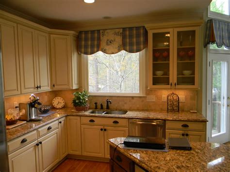 How did lowe's change the look of the kitchen? Portsmith Maple By KraftMaid Cabinetry - Traditional ...