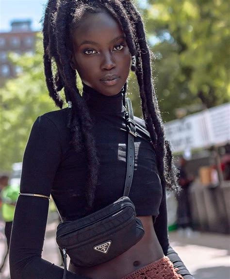 Anok Yai In 2020 Dark Skin Women Dark Skin Models