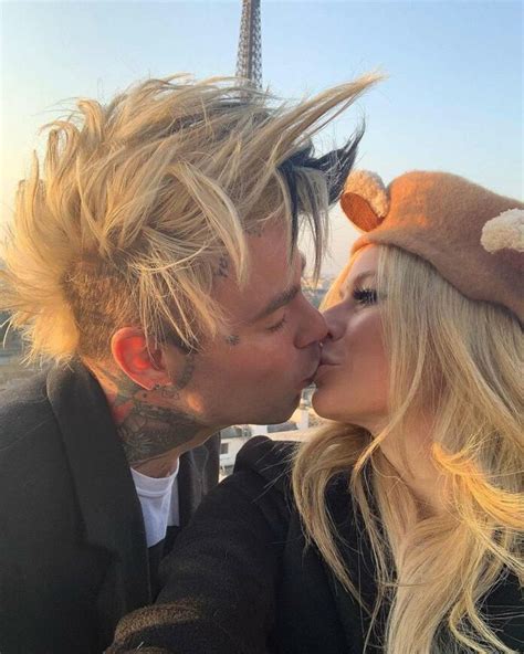 Avril Lavigne Appears To Confirm Romance With Tyga After Split From Fiancé Mod Sun Gossie