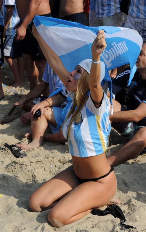 26 Hottest Fans Of The 2014 World Cup Hot Football Fans Hot Fan Soccer World