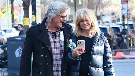Kurt Russell And Goldie Hawn Spend Valentines Day By Taking A Stroll