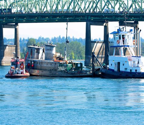 Crews Work To Raise Wrecks Out Of Columbia River The Columbian