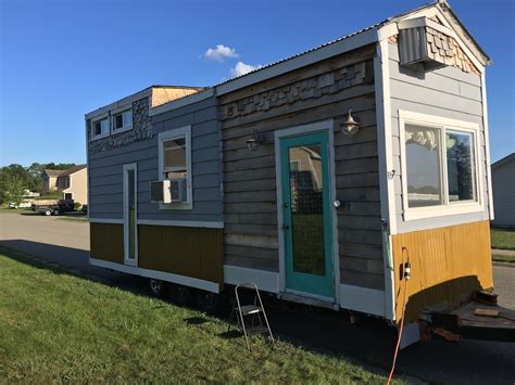 Able to sleep 4, with 1 bedroom, and 1.5 bathrooms, the location could not be more perfect. TINY HOUSE TOWN: Southern Indiana Tiny House (299 Sq Ft)