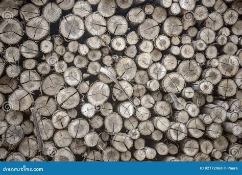 堆木头 库存照片 图片 包括有 国家地区 靠山 热化 特征 材料 经纪 二氧化物 壁炉