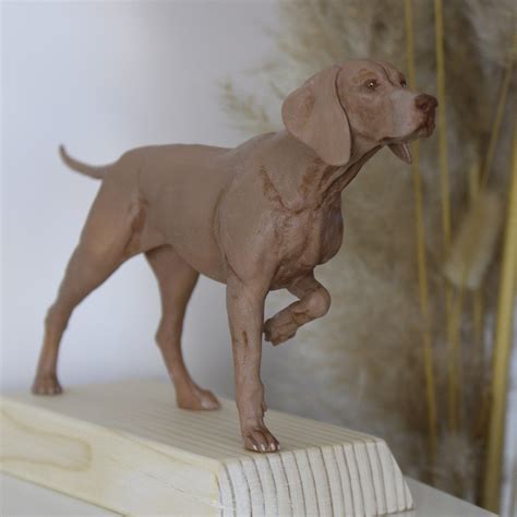 Custom Resin Vizsla Statue Unique Artwork For Hunting Dog Enthusiasts