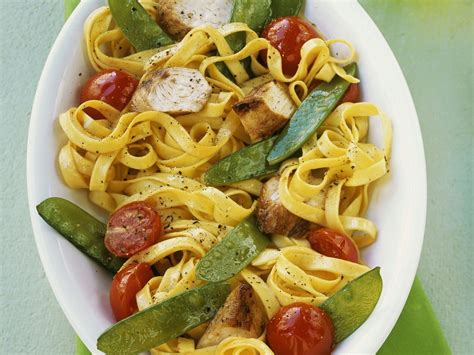 Pasta mit Hähnchen und Gemüse Rezept