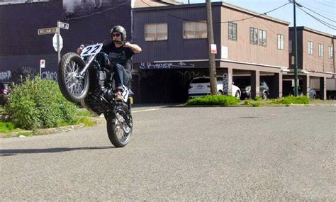 Все видео trev deeley motorcycles. Harley Davidson 750 Dirt Tracker by Trev Deeley ...