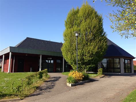 Location d'automobiles de tourisme et d'utilitaires. Salle des fêtes de St Pierre Benouville - Olivier Boudet