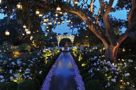 20 Gorgeous Walkway Ideas Leading Guests To Your Wedding Event
