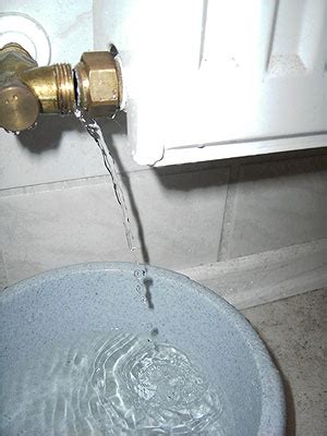 Ich lasse jedes jahr meine wenn auch das ventil getauscht worden ist, muss ja das wasser abgelassen werden. Heizkörper wasser ablassen - Klimaanlage und Heizung zu Hause