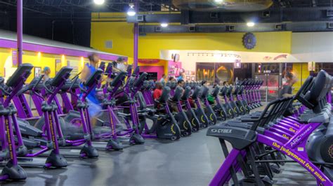 With the pf black card® membership, you can use any of our nearly 2000 locations, bring a guest for free as much as you want, and relax in the exclusive black card spa! San Antonio (Bandera), TX | Planet Fitness