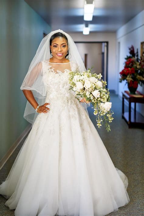 A local florist in san antonio, texas can help you choose the perfect flowers for your wedding or party. Pin by Olivia Grace Bridal on #OliviaGraceRealBride ...