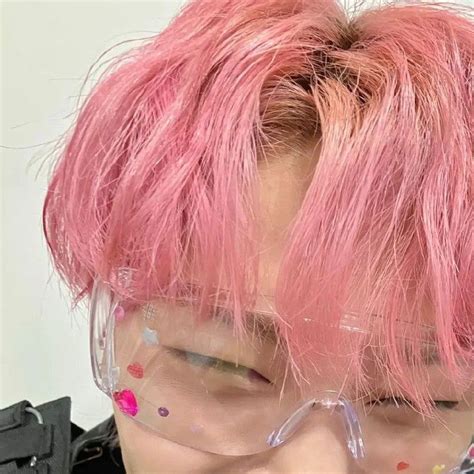 Jeongin Lq Pink Hair Hair Styles Concert Fits