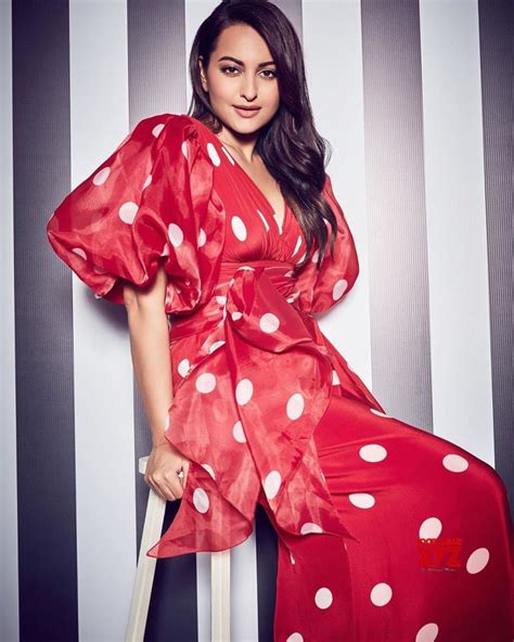 Actress Sonakshi Sinha New Glam Stills Styled By Mohit Rai Social News Xyz