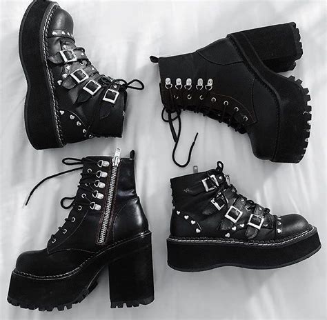 Pin By Shaniaanaya On Shoes In 2020 Grunge Outfits Pretty Shoes