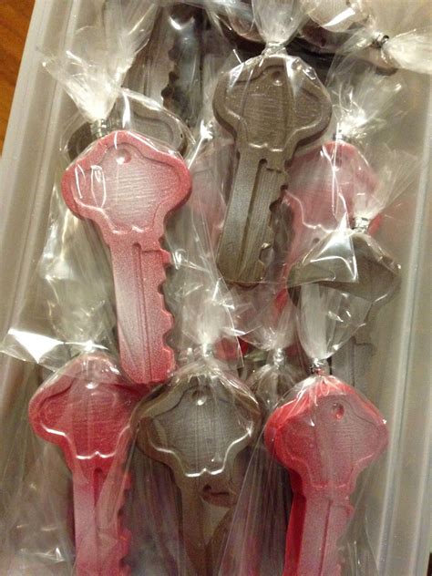 What is the best gift for housewarming party. Chocolate "spare keys" to our apartment! Favors for our ...