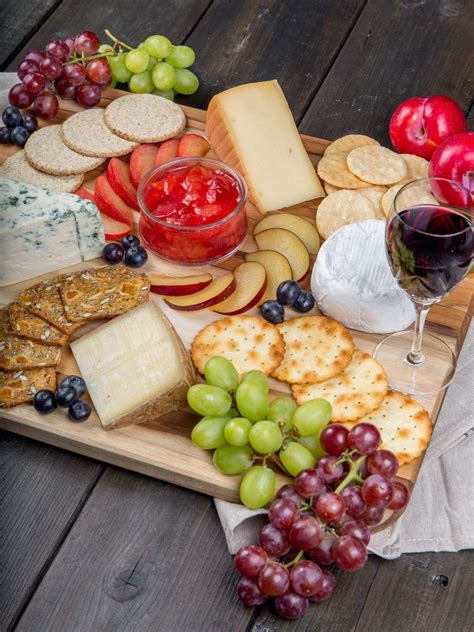 Learn To Build A Simple And Delicious Cheese Platter For Entertaining