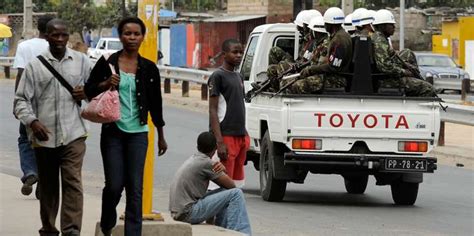 Police Patrol The Streets Of Mozambiques Capital Maputo Società