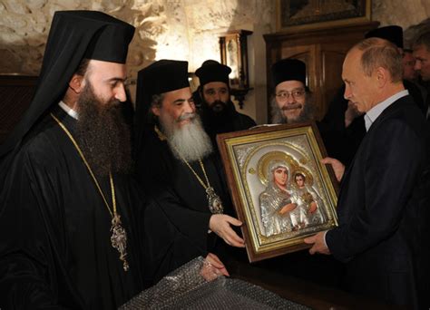 The person to whom luke addressed his gospel and the acts. Putin hace una visita nocturna al Muro de las Lamentaciones