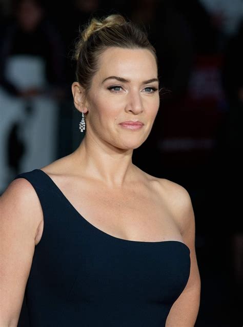 All photos and media are being used under the fair copyright. Kate Winslet flaunts figure at the 'Steve Jobs' premiere ...