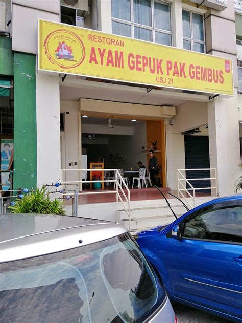 Jadi, wanista kumpulkan beberapa tempat makan yang boleh anda kunjungi bila ke johor bahru. Ayam Gepuk Pak Gembus Johor Bahru
