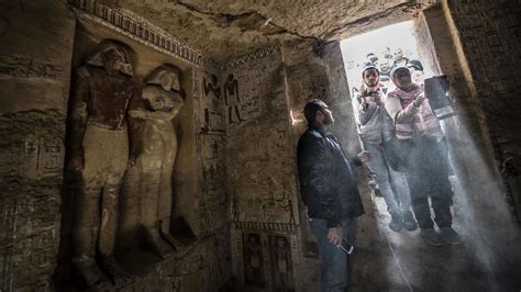 Egypt Unearths Tomb Of Royal Priest From 4400 Years Ago The New York