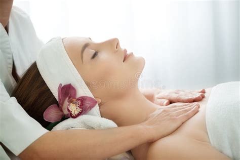 Wellness Woman Getting Head Massage In Spa Stock Image Image Of Wellbeing Massage 38249369