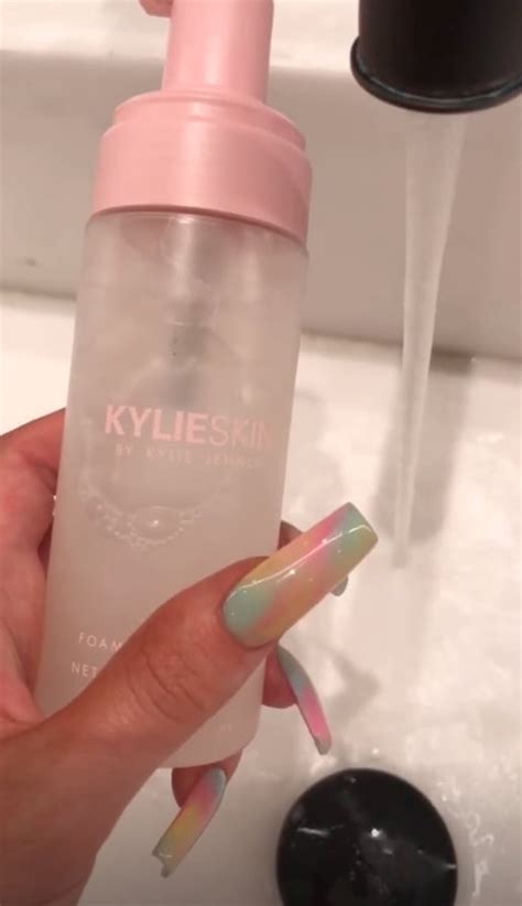 Kylie Jenner With Tie Dye Nail Art Celebrity Nail Art For Summer