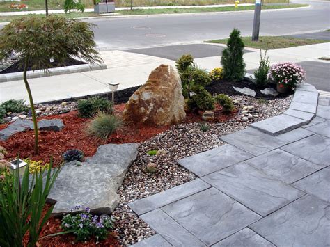 Inspiring Front Yard Landscaping Ideas With Rocks And Mulch