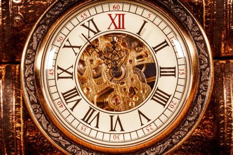 Reloj De Bolsillo Vintage Fotografía De Stock © Cookelma 53289895