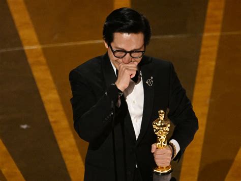 Mom I Just Won An Oscar Ke Huy Quans Emotional Acceptance Speech For His Mom Wins Hearts