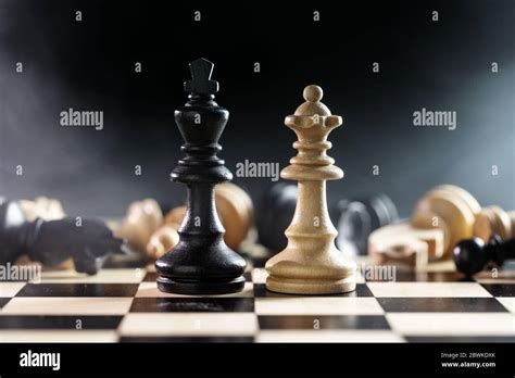 Fallen Chess Pieces Hi Res Stock Photography And Images Alamy