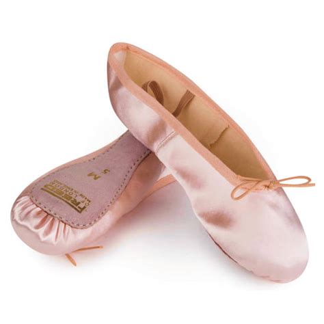 Your perfect pointe shoes, all in one pointe shoe fitting service. Aspire Satin Ballet Shoes : Freed shoes at Baillando Dancewear